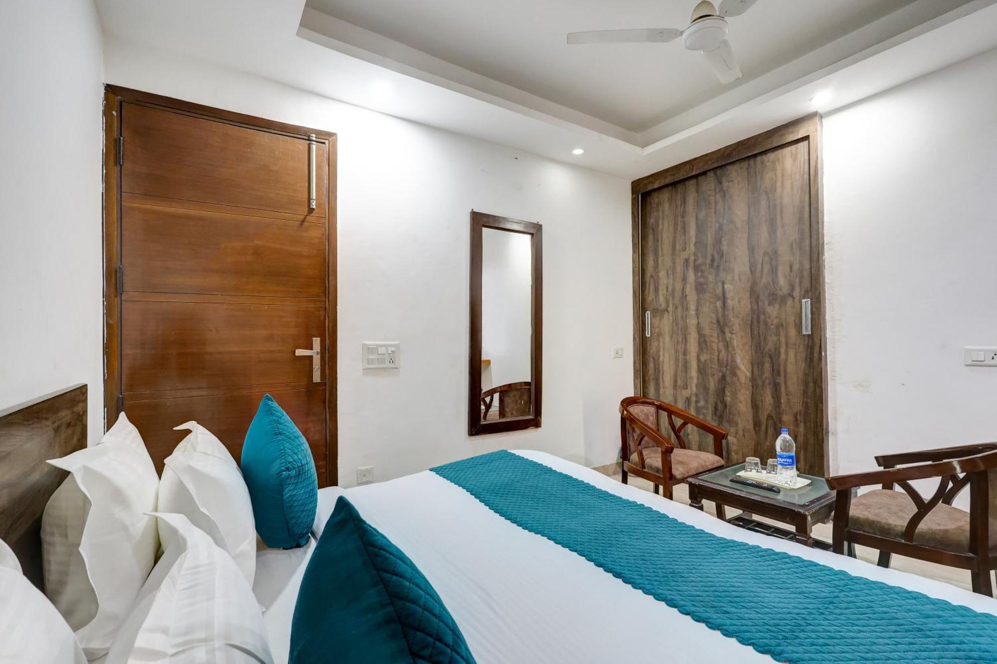 Hotel Aron By The Premium Villa Nova Deli Exterior foto