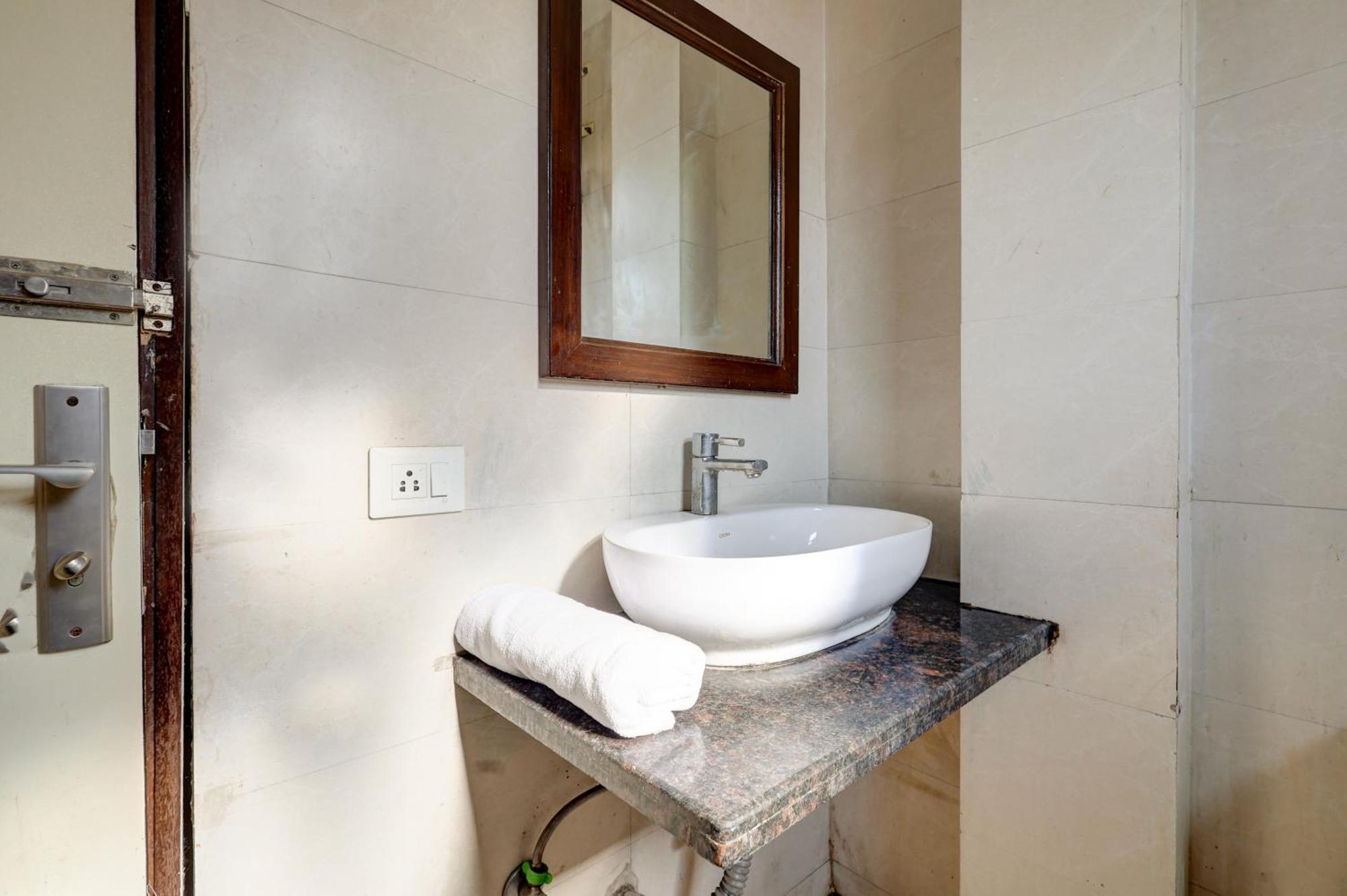 Hotel Aron By The Premium Villa Nova Deli Exterior foto